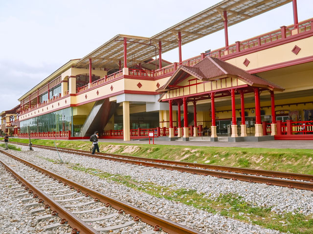รีวิว สถานีรถไฟหัวหิน 🚂
