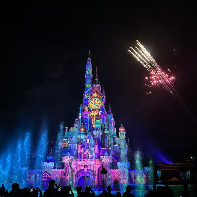 Exploring the Magic of Hong Kong Disneyland: A Day of Fun, Fantasy, and Adventure