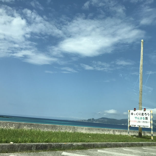 第一次沖繩@自駕遊遇上藍天白雲，乾淨俐落嘅天氣