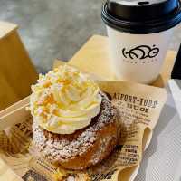 Moody Cafe & Hostel