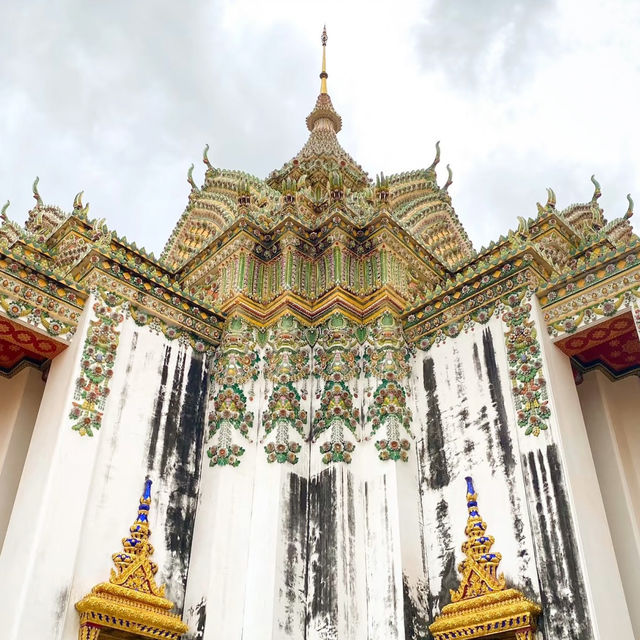 The Splendor of Wat Phra Chetuphon: Bangkok’s Reclining Treasure
