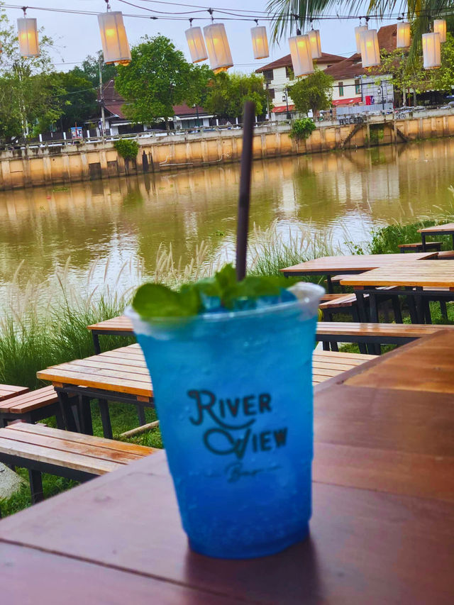 🥩 River View Bar