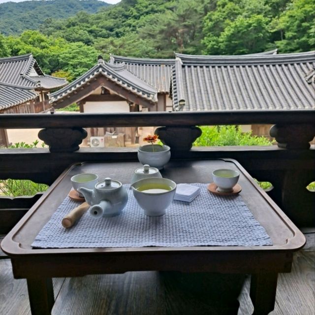 산사도 둘러보고 향긋한 야생차도 마셔보세요.