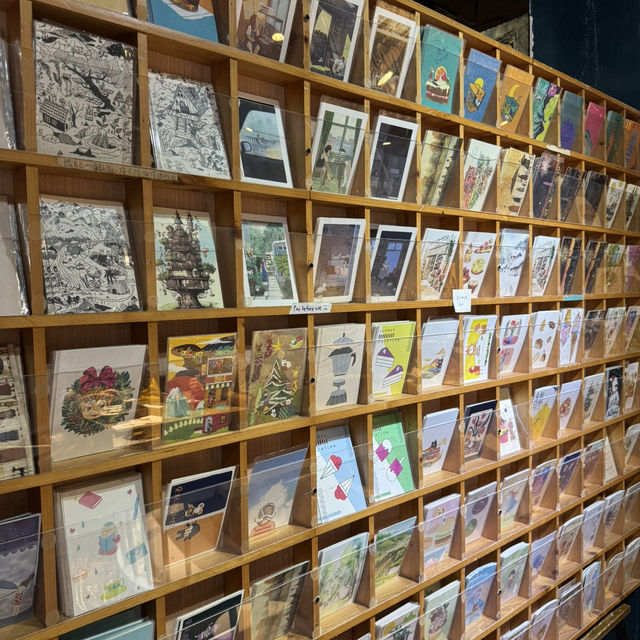 Postcards, Coffee, and Christmas Cheer at 早初 Entry Time Cafe 