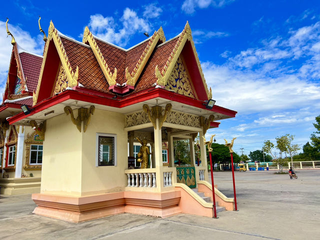 สักการะท้าวเวสสุวรรณ วัดศรีประชาราม