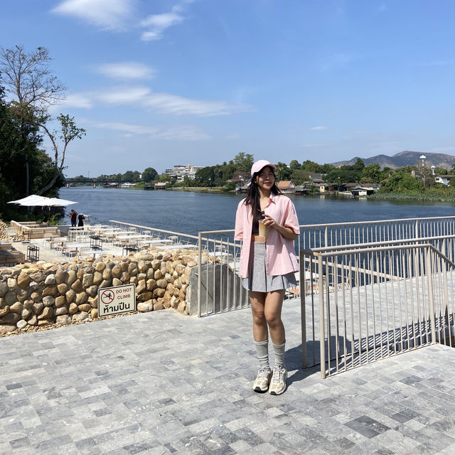 Roccia Cafe Kanchanaburi ใกล้สะพานข้ามแม่น้ำแคว
