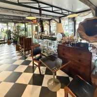 Adamus Cafe by the River ฮาลาล