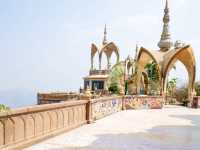 อุโบสถพระพุทธเจ้าองค์ใหญ่ 5 องค์ อยู่ในวัดนี้