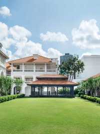 SQ-Themed Photoshoot at Raffles Hotel - A Stylish and Playful Experience