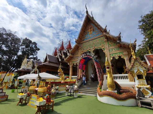 วัดสวยล้านนา ทัศนียภาพทุ่งนา ดอยภูคา อันงดงาม