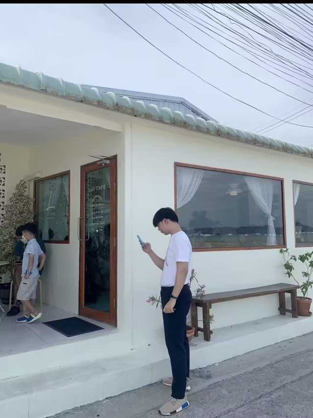 เช็คอินคาเฟ่ติดทะเล Lay Cafe ภูเก็ต