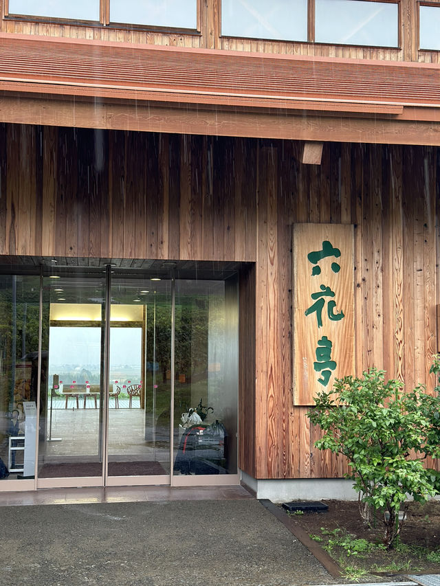 【北海道×3泊4日の旅】大雪山連峰を見晴らす清水山にある六花亭直営ショップ
