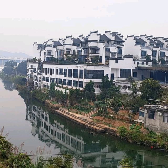 婺源星江河畔的美景酒店：瑞怡寶婺度假酒店