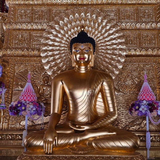 ไหว้พระทำบุญ พระธาตุหนองบัวแห่งเมืองอุบล