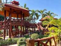 ทานอาหารเที่ยงมที่บ้านสวนเศวตกมล
