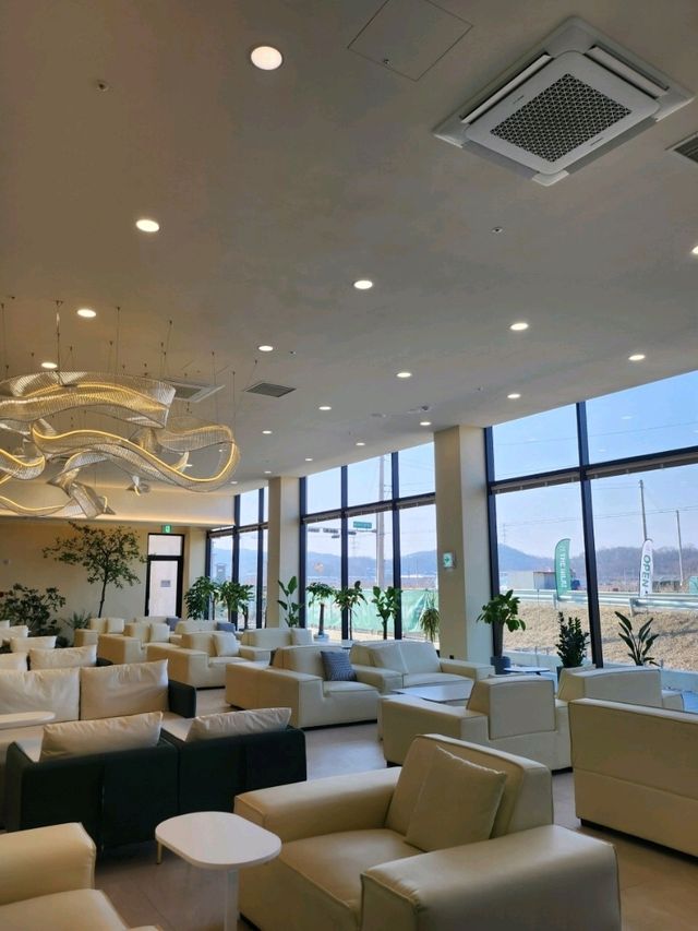 🥨더닐라이 김포대형카페 추천