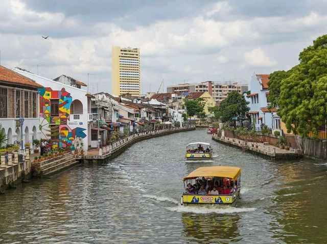 "Melaka River Cruise: Sailing Through Time in the Venice of the East"