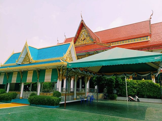 泰國曼谷湄南河畔著名古跡皇家寺廟景點：Wat Ta Klam，藍白色寺廟，適合打卡拍照📸冥想