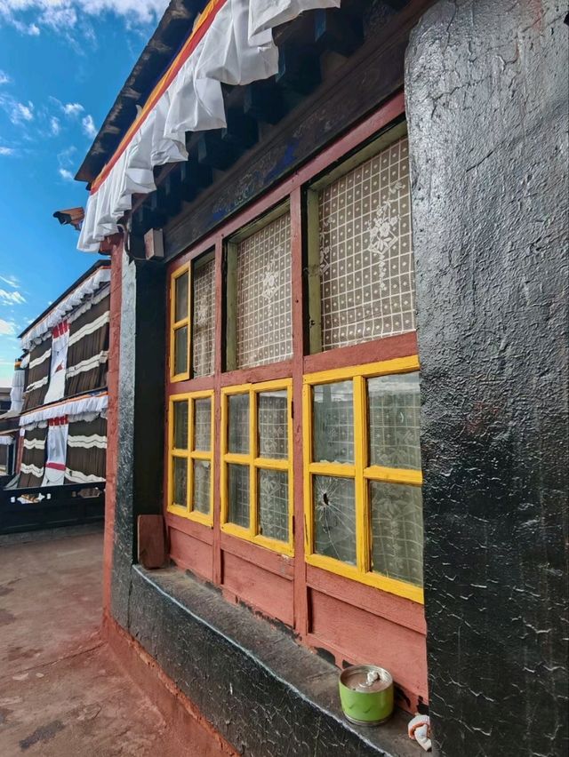 A Journey to Tashi Lunpho Monastery: A Glimpse into Tibetan Spirituality