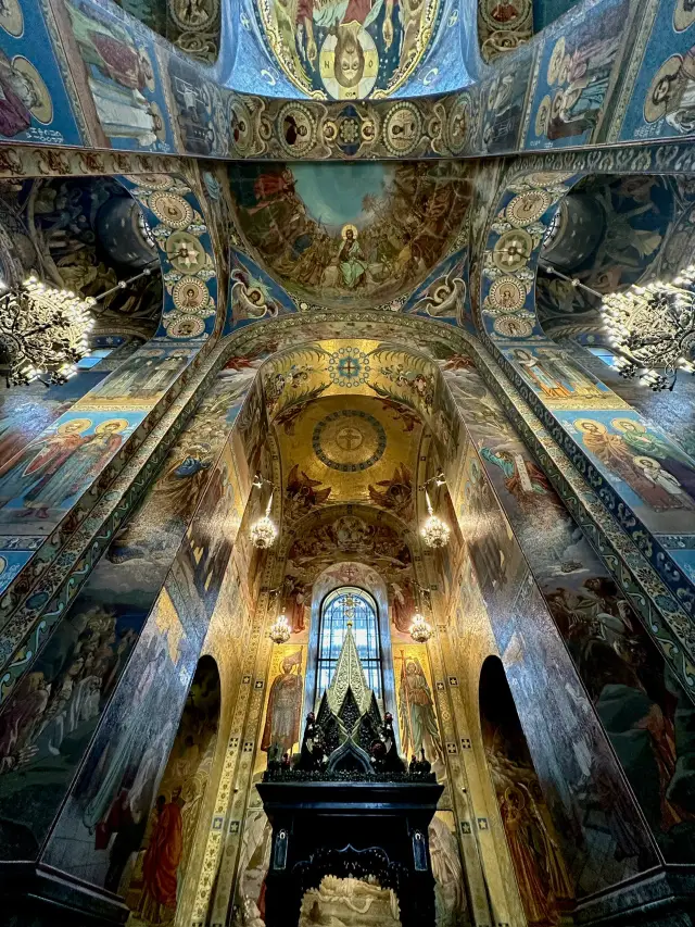 ❄️ St. Petersburg – A Melancholic Waltz of Grandeur and Ghosts