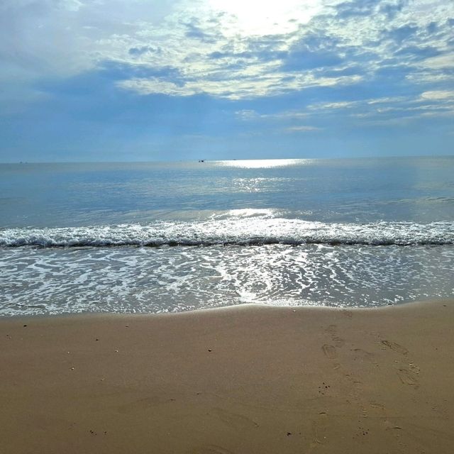 เดินเล่นชายหาดปราณบุรี 