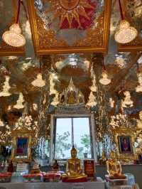 กราบพระขอพรให้ชีวิตมีความสุขที่วัดวีระโชติธรรมาราม