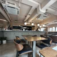 The Cupping Room (多處分店，但尋找較小的分店)