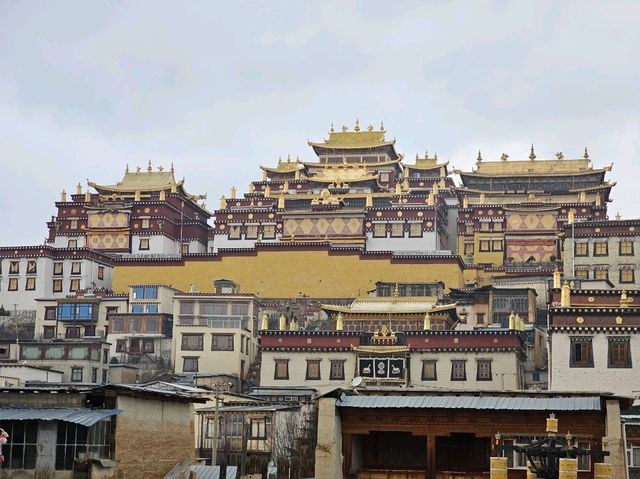 วัดซงจ้านหลิน (GandenSumtseling Monastery)