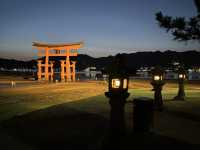 嚴島神社：精緻的紅色建築與手工特色⛩️
