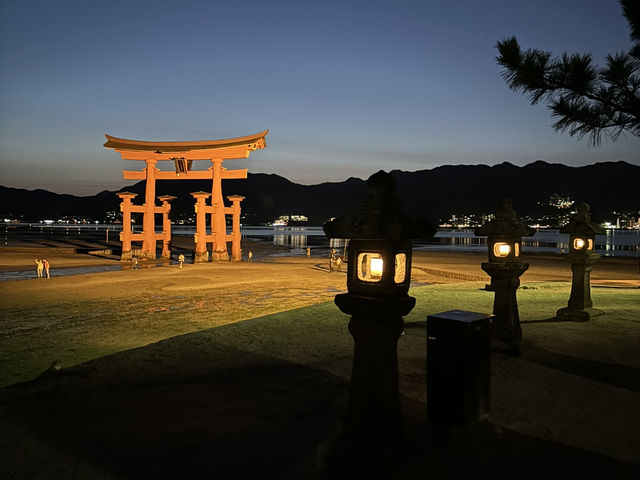嚴島神社：精緻的紅色建築與手工特色⛩️