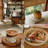 CLAY WOOD คาเฟ่สไตล์โฮมมี่ ย่านศรีนครินทร์