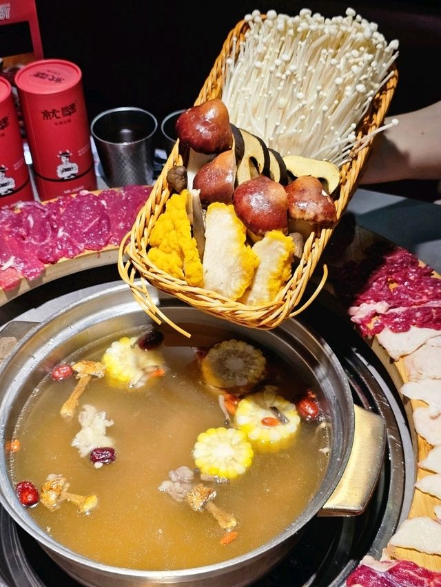 📍 深圳必吃！就犟牛肉火鍋🍲繁花似錦拼盤