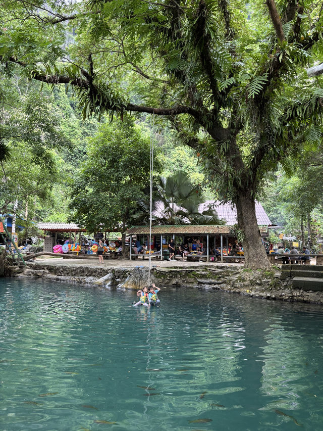 มาวังเวียง ยังไงก็ต้องไปเที่ยว Blue lagoon