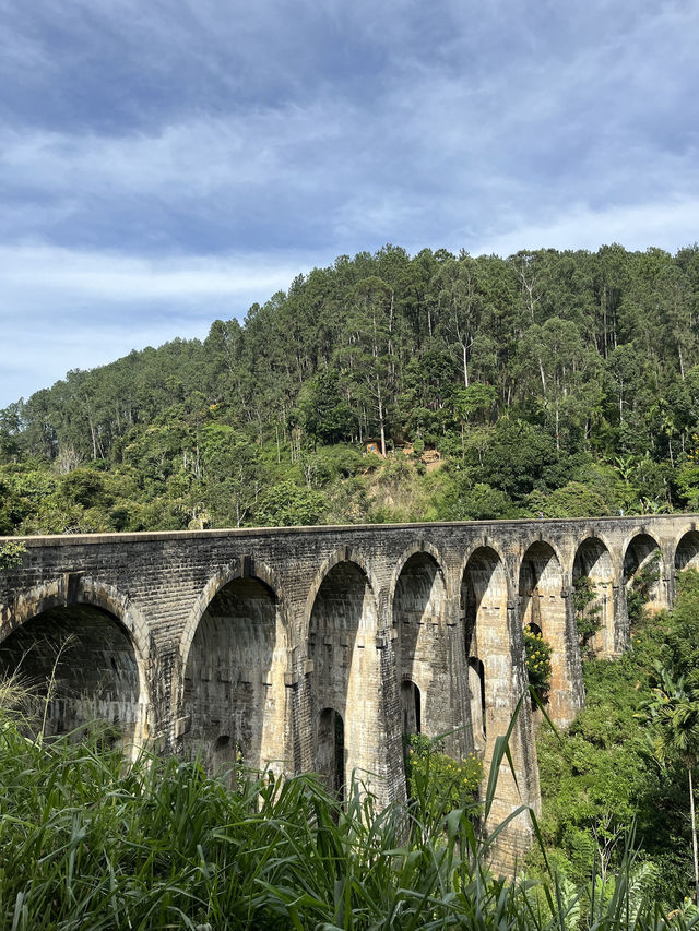 Discover the Charm of Nine Arches Bridge – Ella, Sri Lanka 