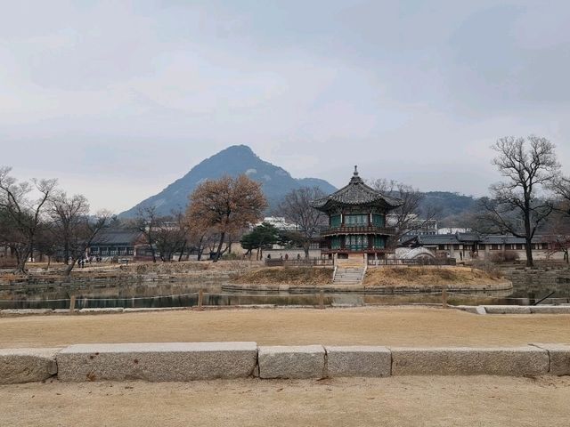 Gyeongbokgung: Royal Grandeur & Living History
