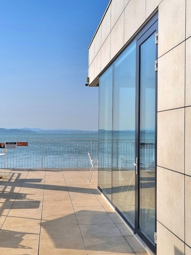 바다 위에 있는 아름다운 카페, 씨맨스!⛱️