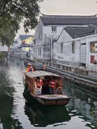 Old Strolls & Cozy Canal Vibes