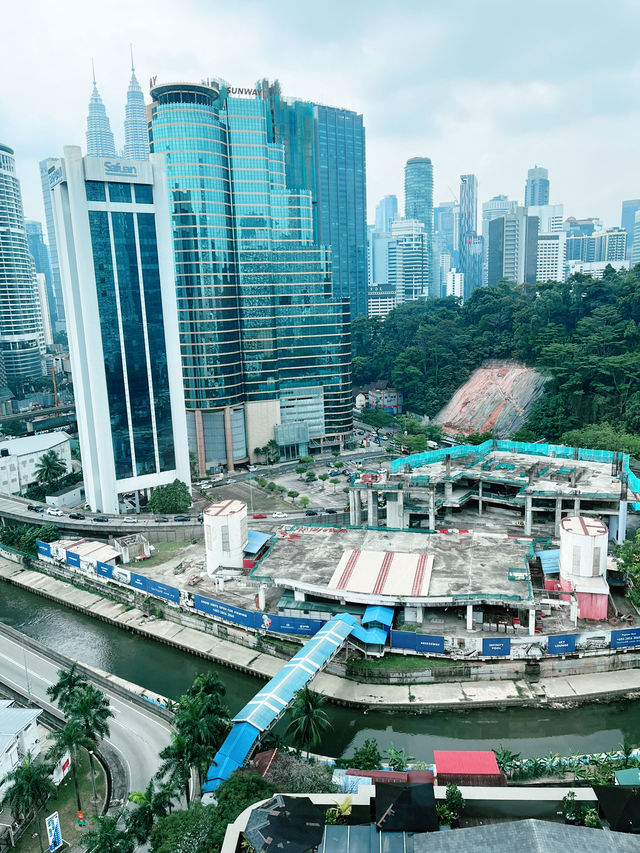 Skyline Serenity: KL Tower Views from Man Tao Bar’s Infinity Pool