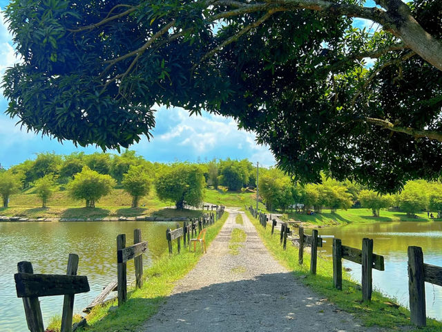 Gorgeous Lake Views & Great Food Just 40 Minutes from Kuala Lumpur