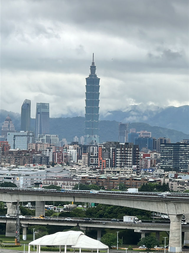 【圓山大飯店開箱｜帶孩子住進風水寶地，順便朝聖珍奶界的勞斯萊斯｜#珍妮游】