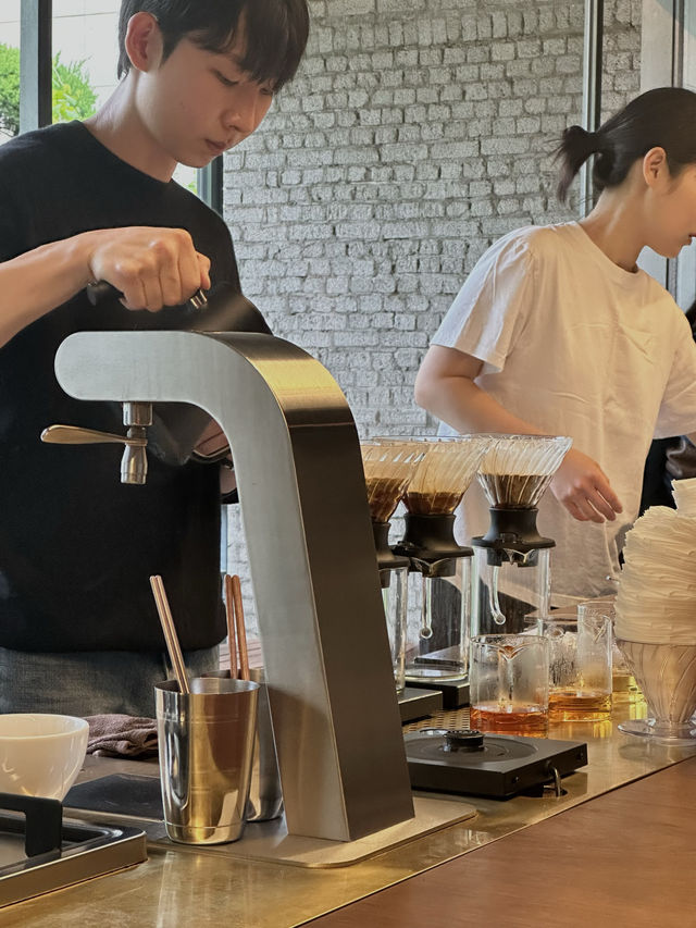 A Visit to Anthracite Cafe: Seoul’s Coffee Haven 🇰🇷☕️
