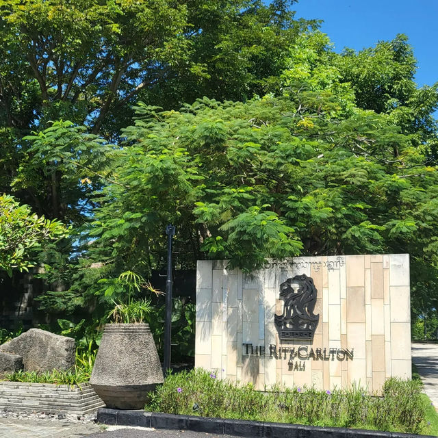 Serene Luxury at Ritz-Carlton Bali: A Tropical Retreat