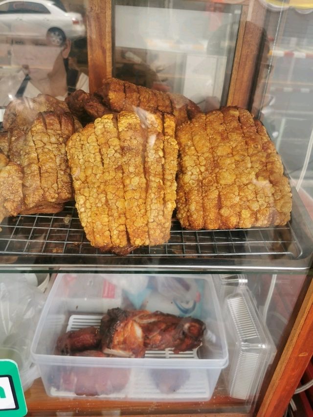 ก๋วยเตี๋ยวต้มยำกากหมู สาขาโชคชัย4