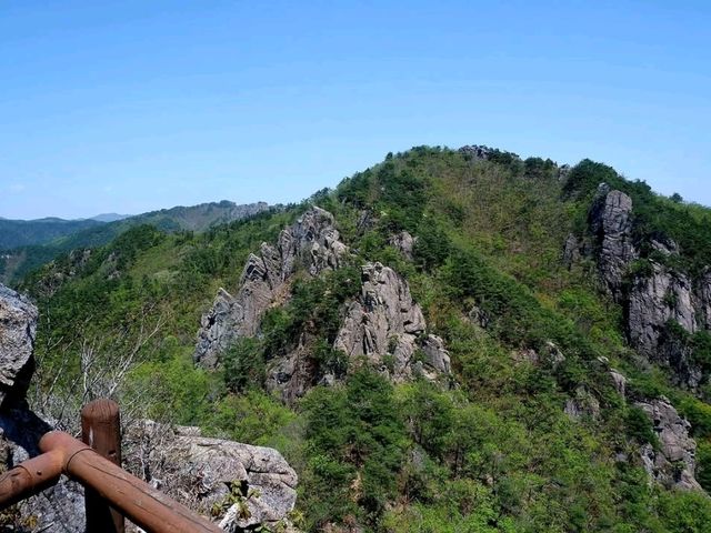 Quiet Trails & Craggy Peaks