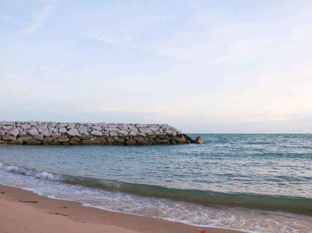 หาดแหลมเจริญ