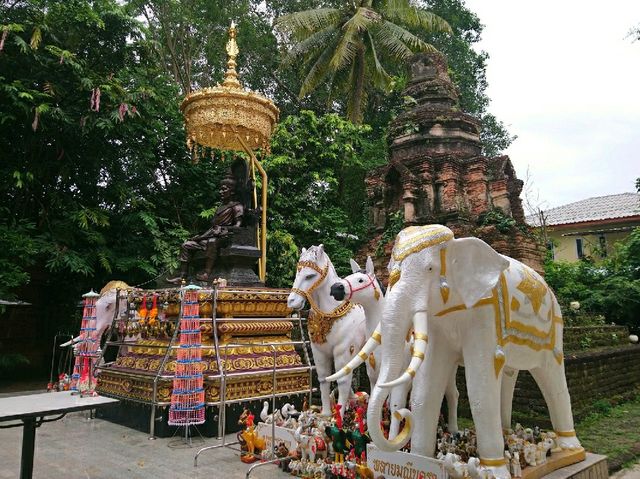 ไหว้สถูปพระเจ้าเม็งรายมหาราช
