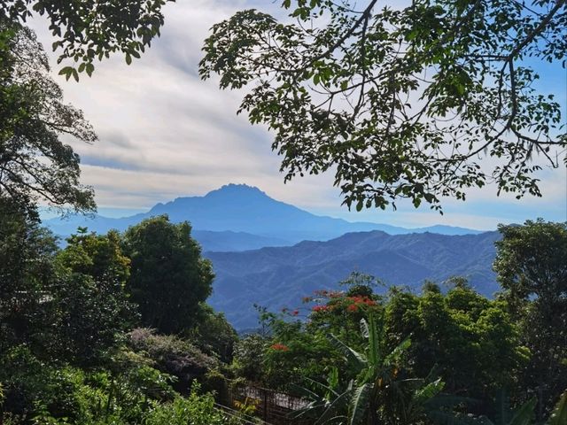 Amazing Borneo - Land of the Headhunters !
