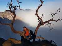 “Ijen Volcano: Where Blue Flames Meet Sunrise Skies”💙