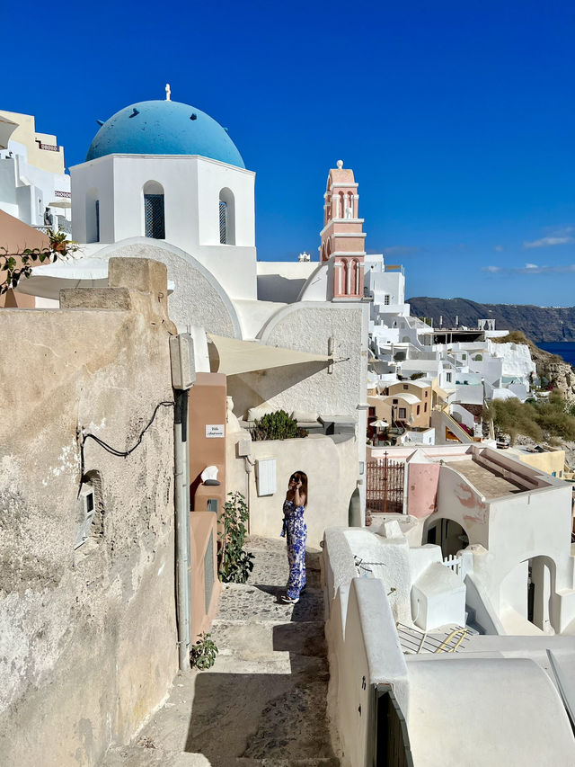Island Hopping in Greece – Sunset Views, Blue Domes & Dreamy Ferries