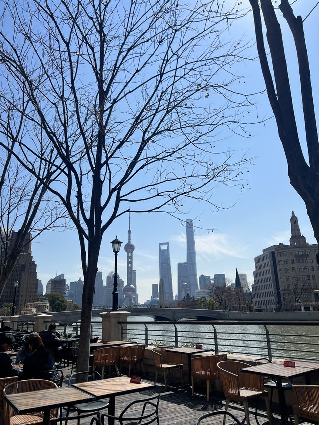 Morning Atmosphere at the Bund